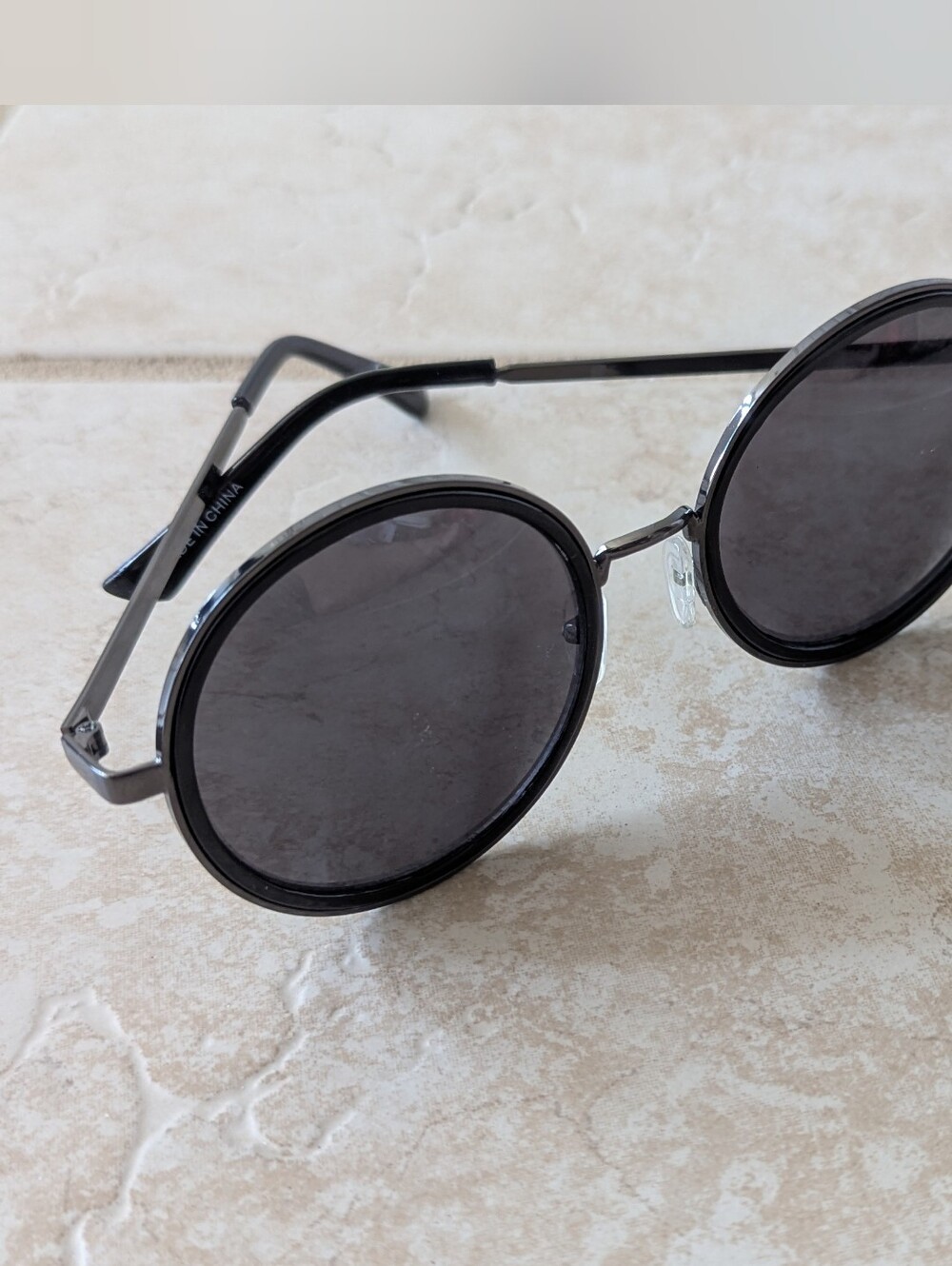 Women's Round Metal Sunglasses - Black